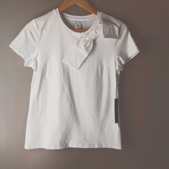 T Tahari White Crew Neck T-shirt with Bow on Collar | New! Size Small - Picture 3 of 15
